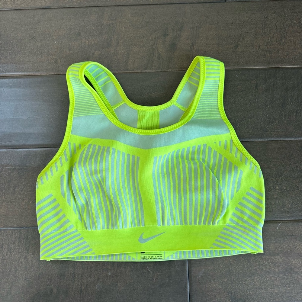 NIKE FE/NOM SEAMLESS SPORTS BRA - Neon - SIZE M